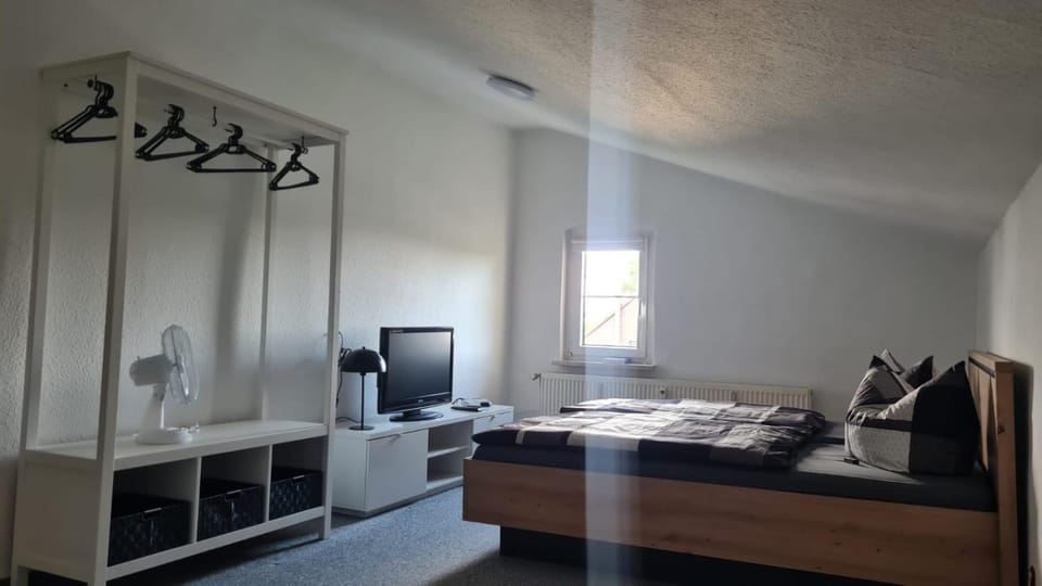 Bed, TV and multimedia, Bedroom, wardrobe