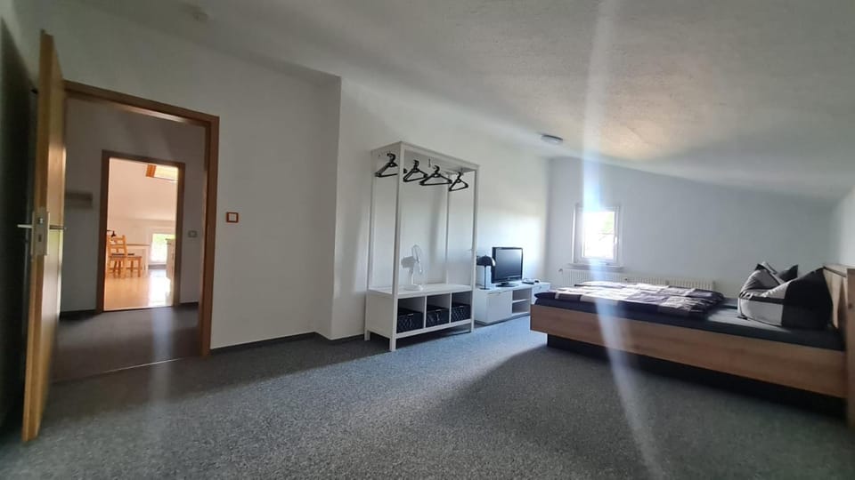 Bed, TV and multimedia, Bedroom, wardrobe