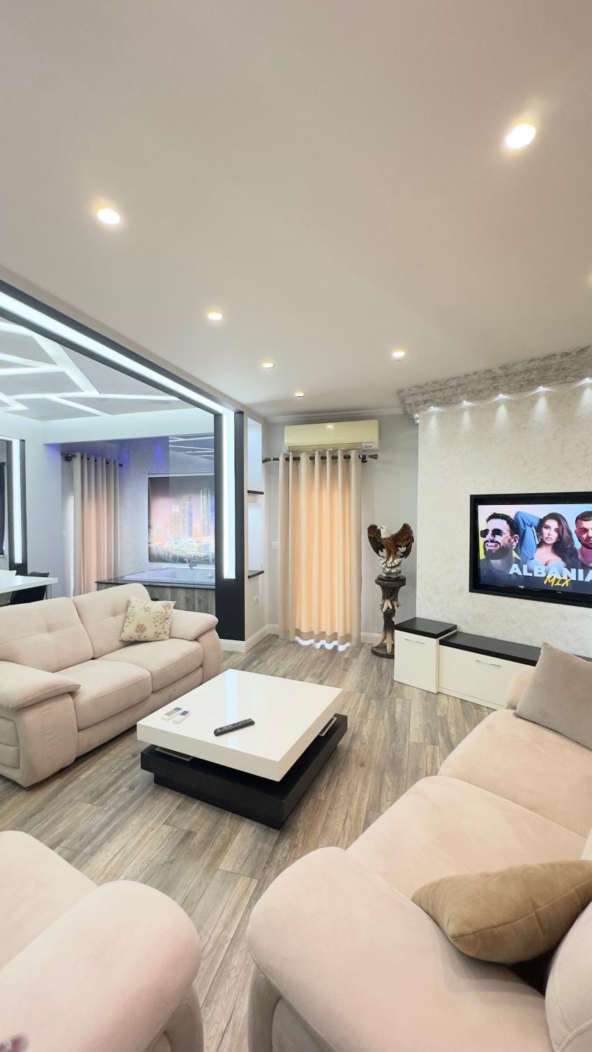 Communal lounge/ TV room, TV and multimedia, Living room, Seating area, Evening entertainment