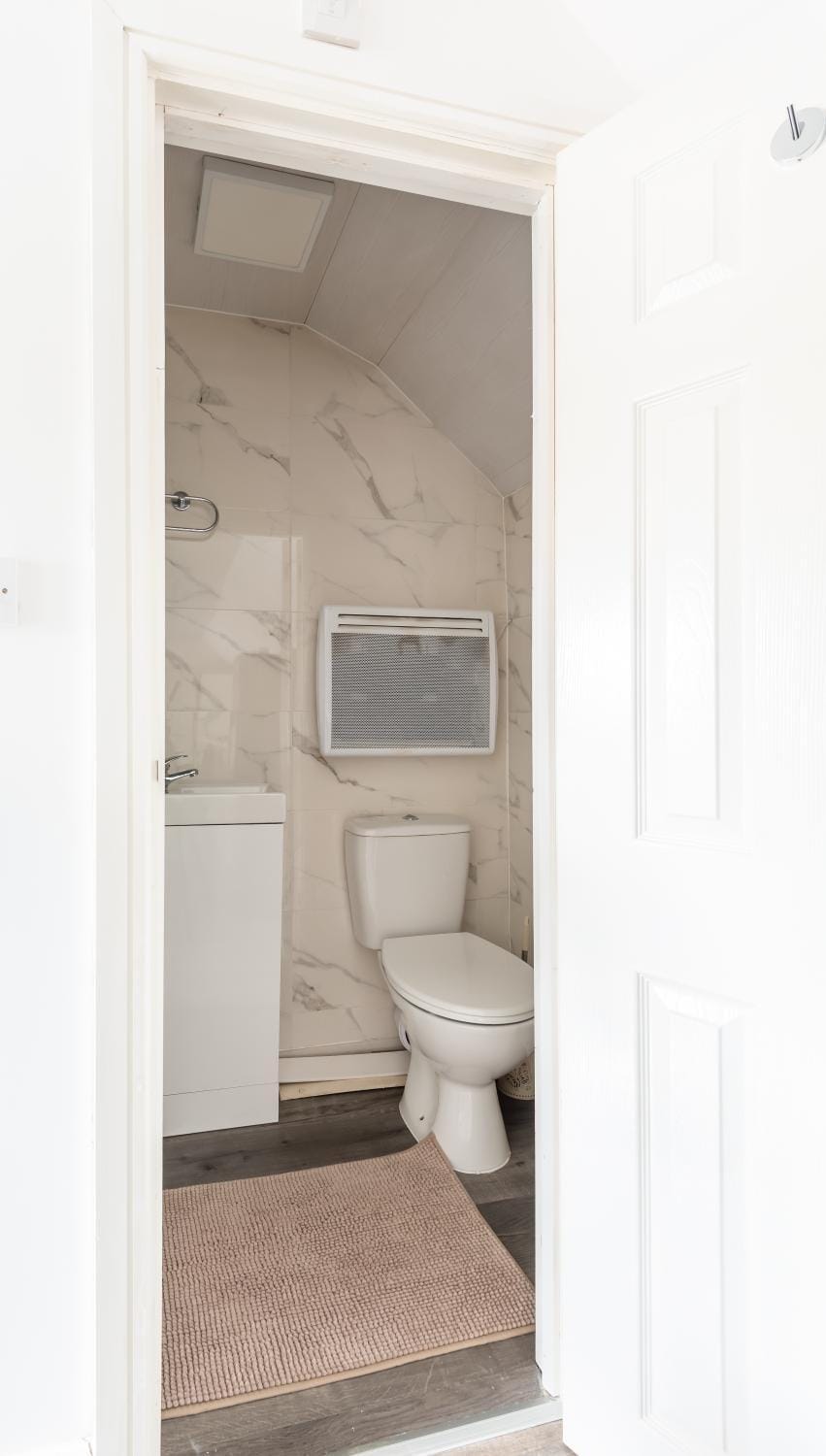 Cosy Suite Sleeps 3 with Parking Apartment in Coventry