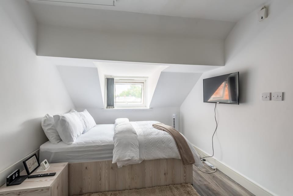 Cosy Suite Sleeps 3 with Parking Apartment in Coventry