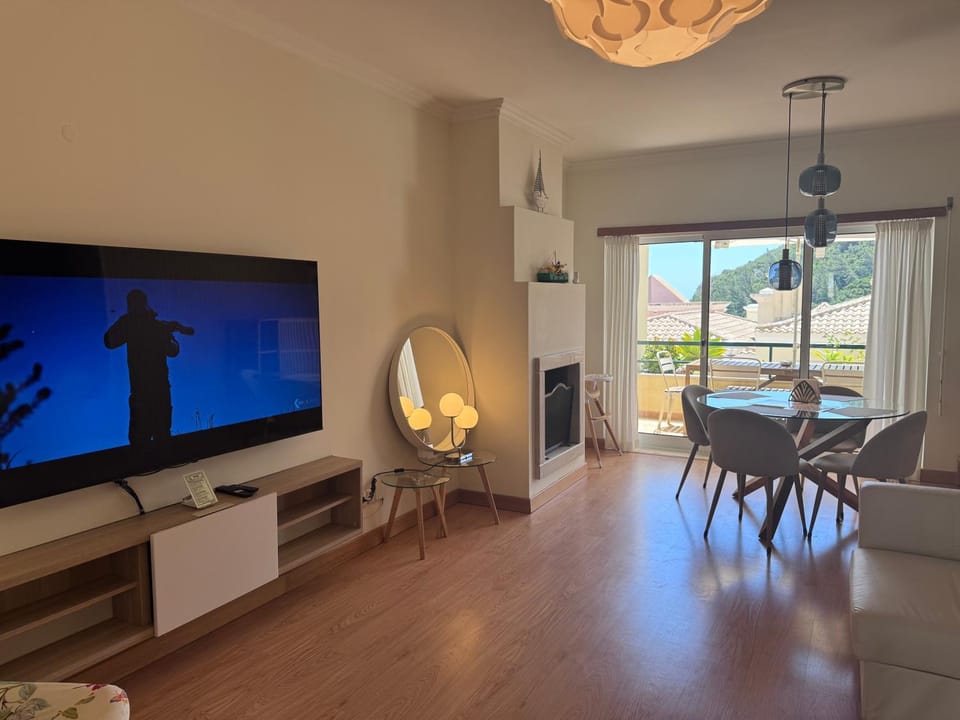 Premium Sea View Retreat with AC - 10 Min Beach Apartment in Setubal District