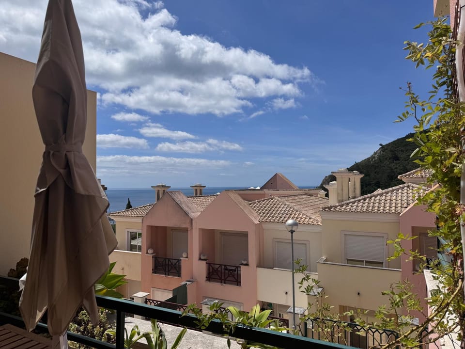 Premium Sea View Retreat with AC - 10 Min Beach Apartment in Setubal District