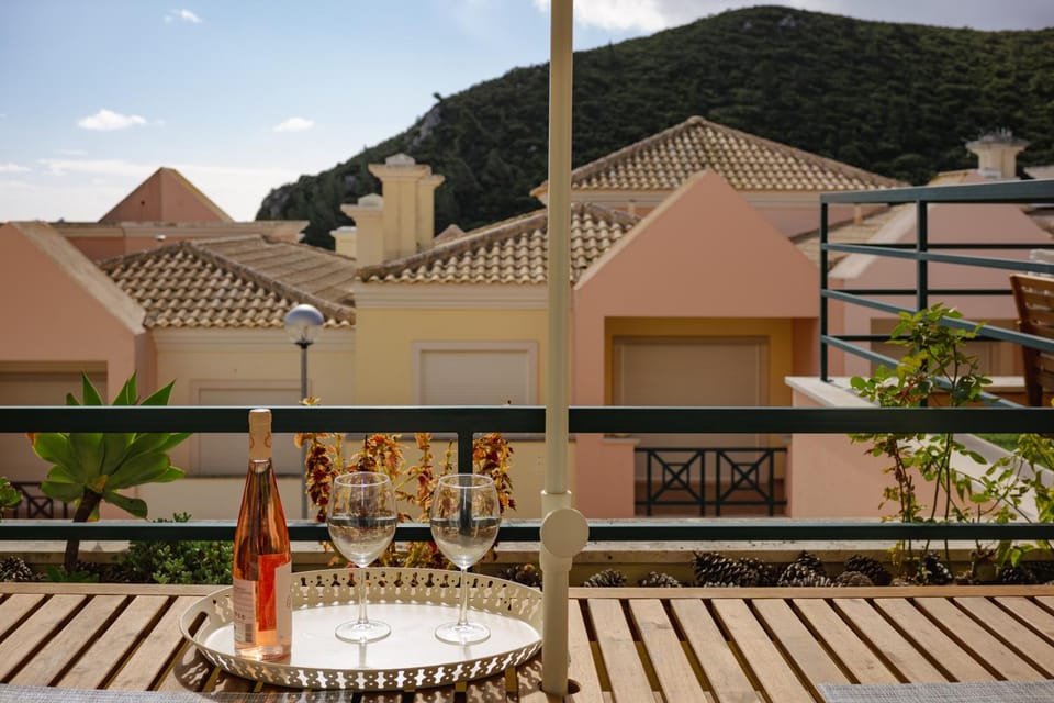 Property building, Restaurant/places to eat, Breakfast