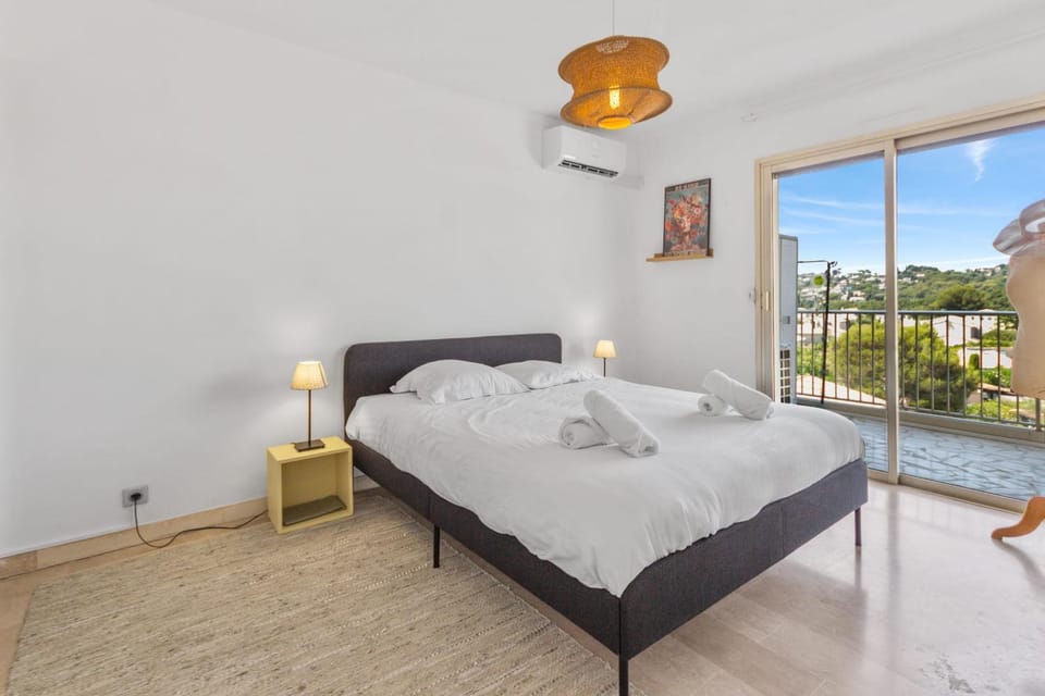 Le Thalassa - Spacious - Sea View - AC - Parking - Pool Apartment in Antibes
