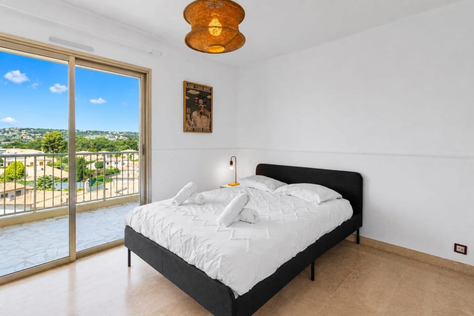 Le Thalassa - Spacious - Sea View - AC - Parking - Pool Apartment in Antibes