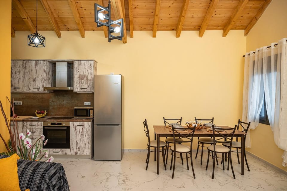 Dining area, kitchen