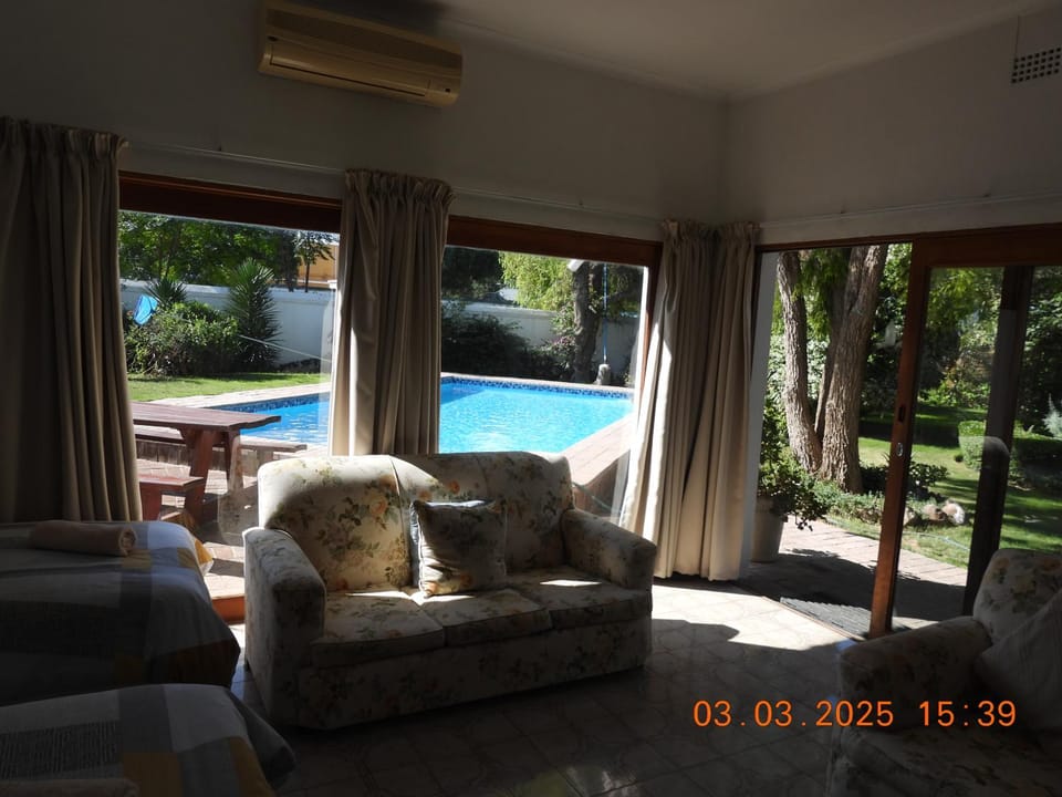 Seating area, Pool view