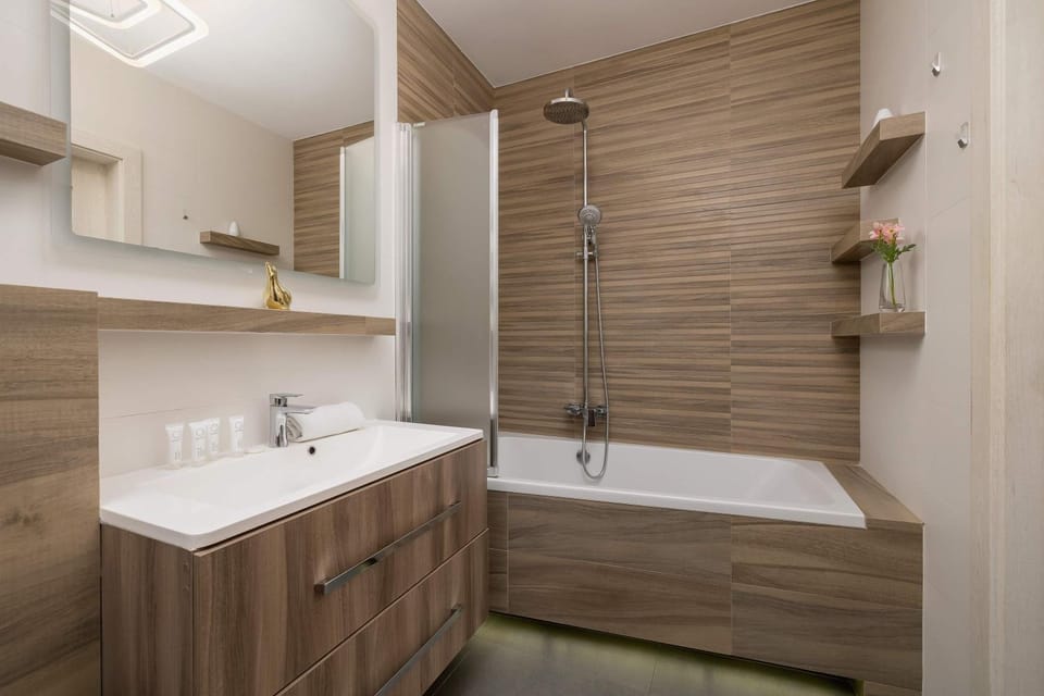 Bathroom, Bath