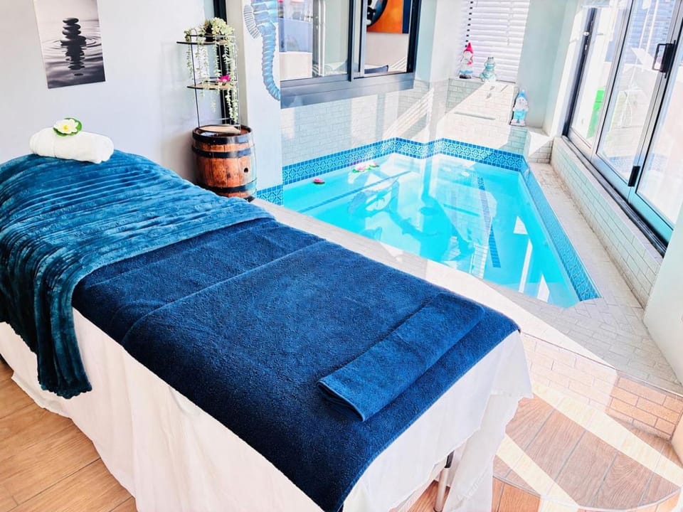 Hot Tub, Massage, Massage, Pool view