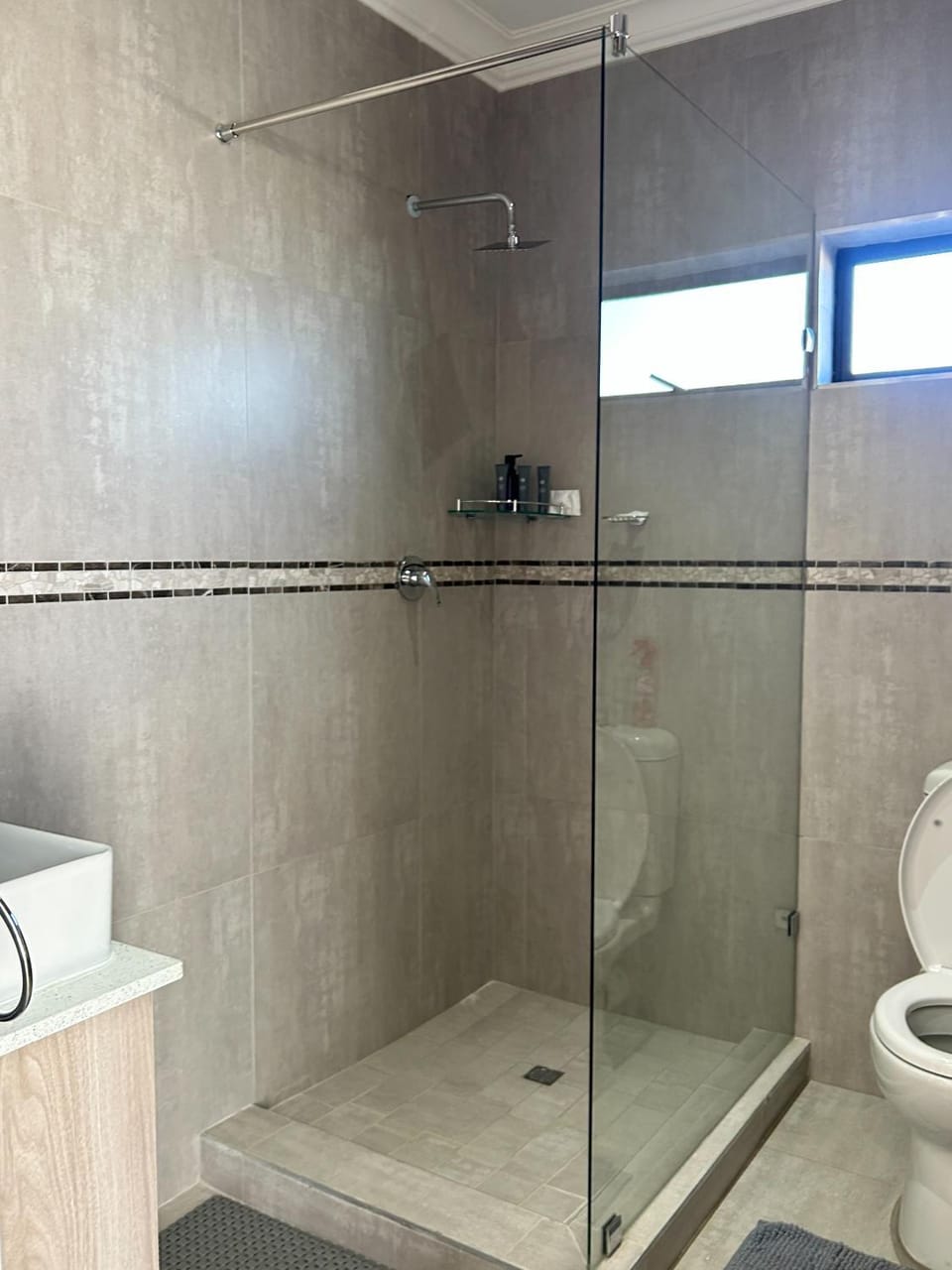 Shower, Toilet