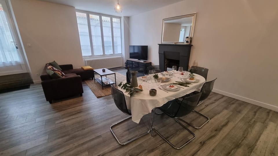 Living room, Seating area, Dining area