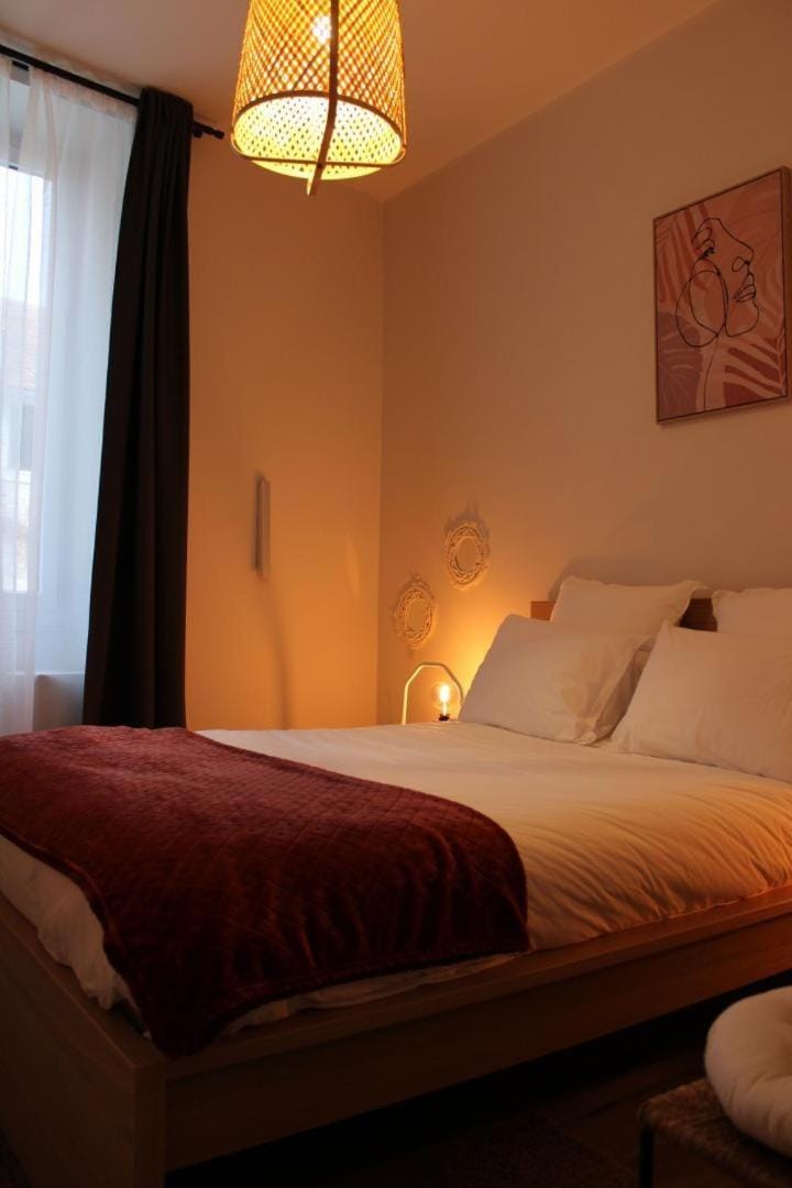Bed, Photo of the whole room, Bedroom