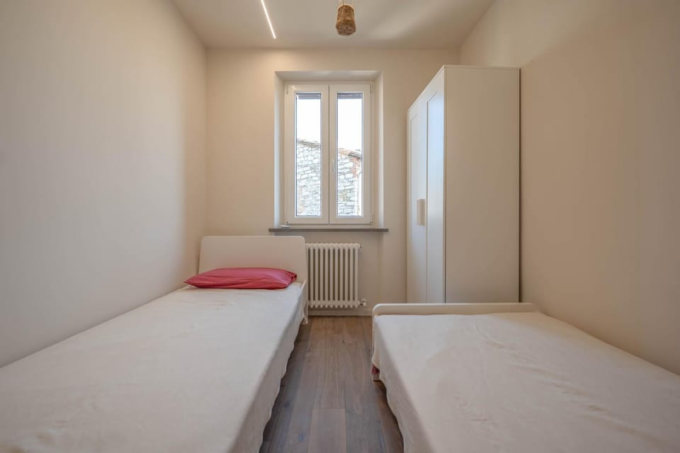Bed, Photo of the whole room, Bedroom, City view, internet, wardrobe