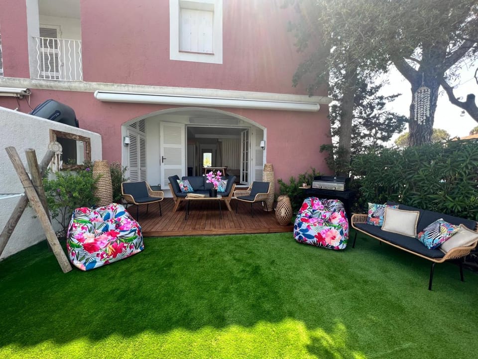 Patio, Garden, Garden, Balcony/Terrace, Living room, sunbed