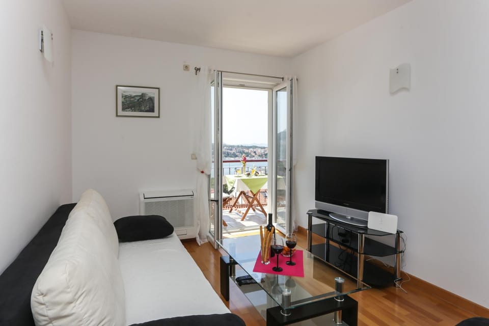 TV and multimedia, Seating area