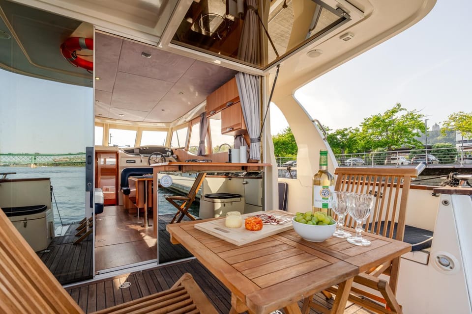 Patio, Dining area