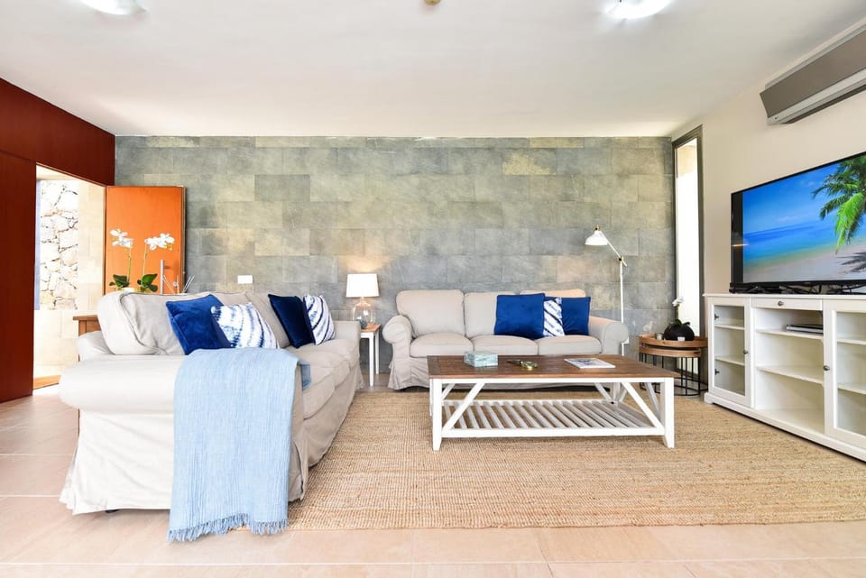 Communal lounge/ TV room, TV and multimedia, Living room