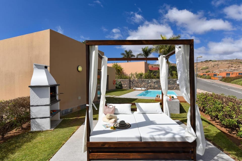 Day, Garden, Mountain view, Pool view, sunbed
