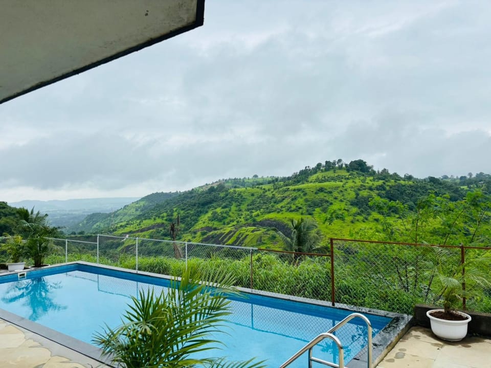 Mountain view, Pool view