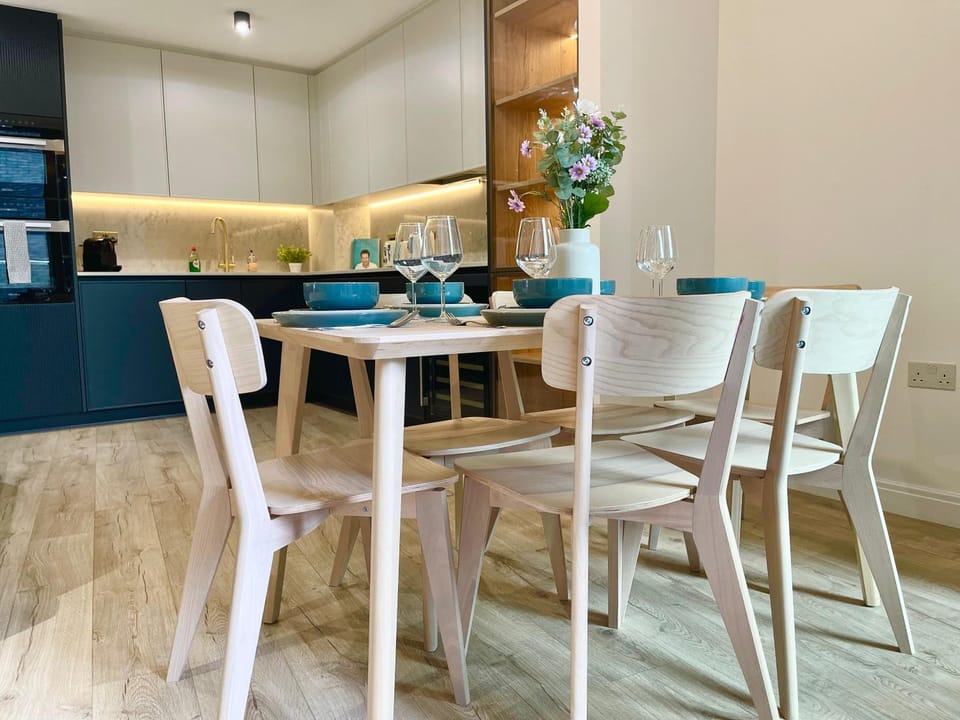 Kitchen or kitchenette, Decorative detail, Seating area, Dining area