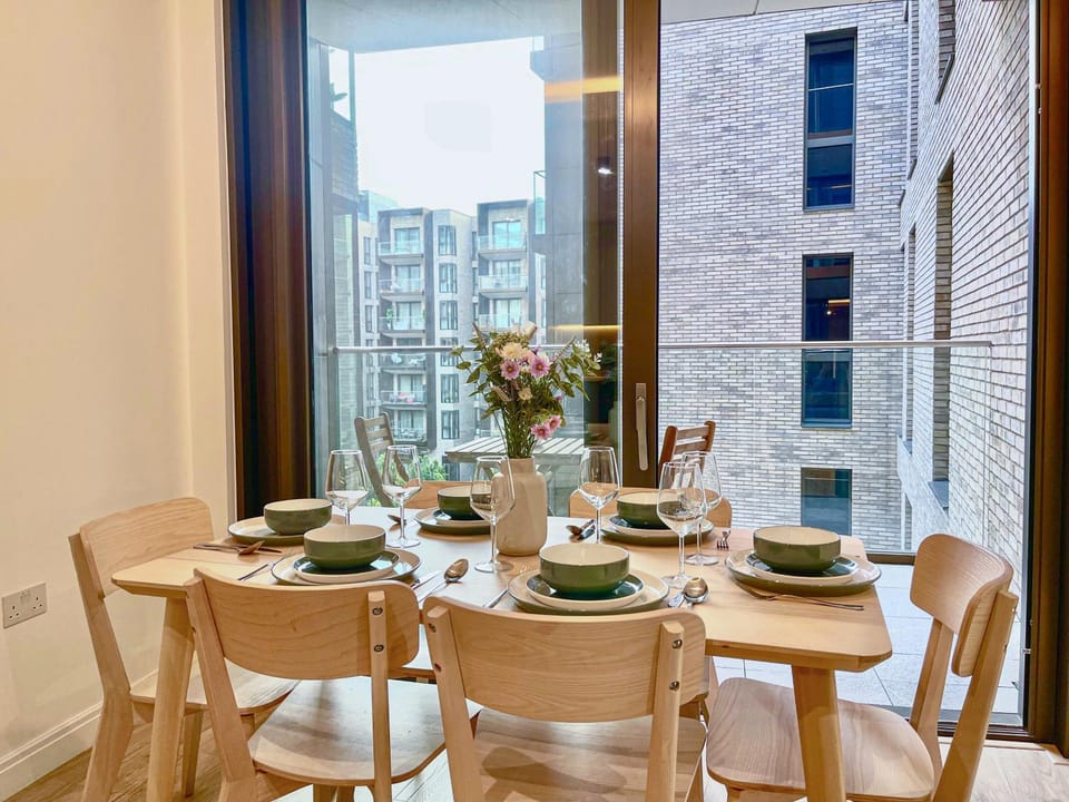 Property building, View (from property/room), Balcony/Terrace, Seating area, Dining area