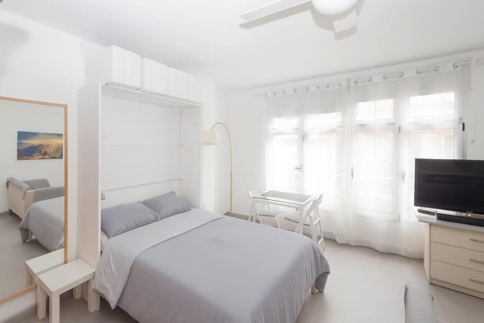 Cozy Loft & Seaside Views- 1 min Las Canteras Apartment in Las Palmas de Gran Canaria