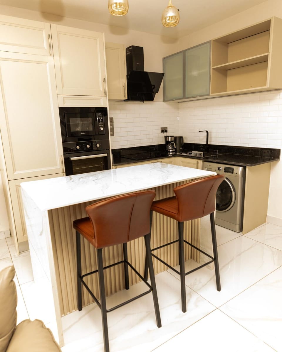 Charming 1BR with Rooftop Pool & Stunning City Views Apartment in Accra