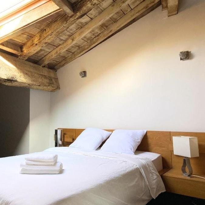 La table ronde Apartment in Auvergne-Rhône-Alpes