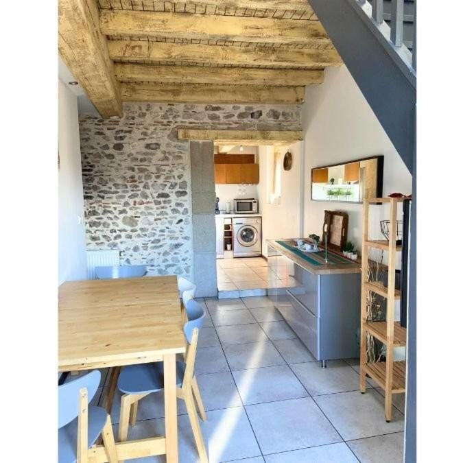 La table ronde Apartment in Auvergne-Rhône-Alpes