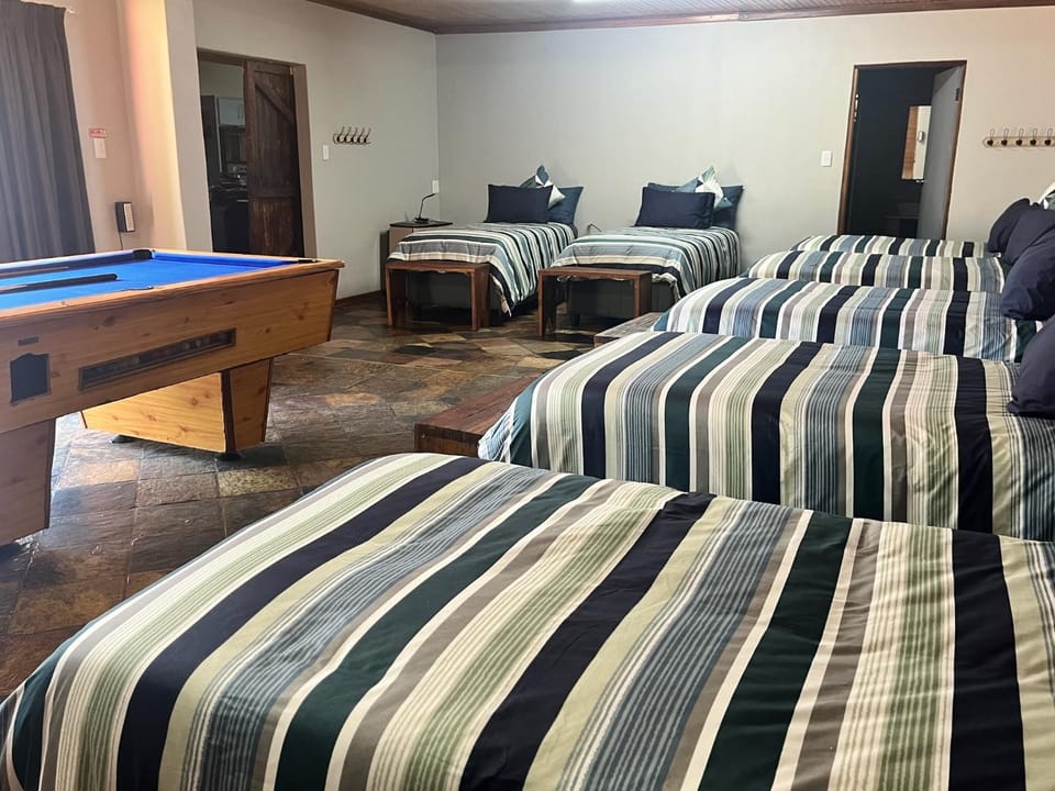 Bed, TV and multimedia, Bedroom