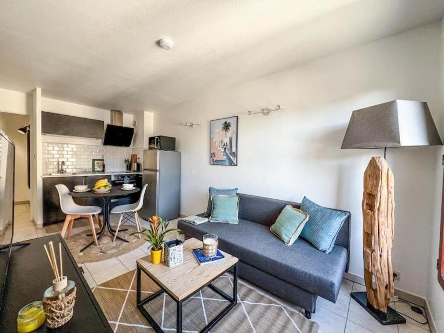 TV and multimedia, Kitchen or kitchenette, Living room, Dining area