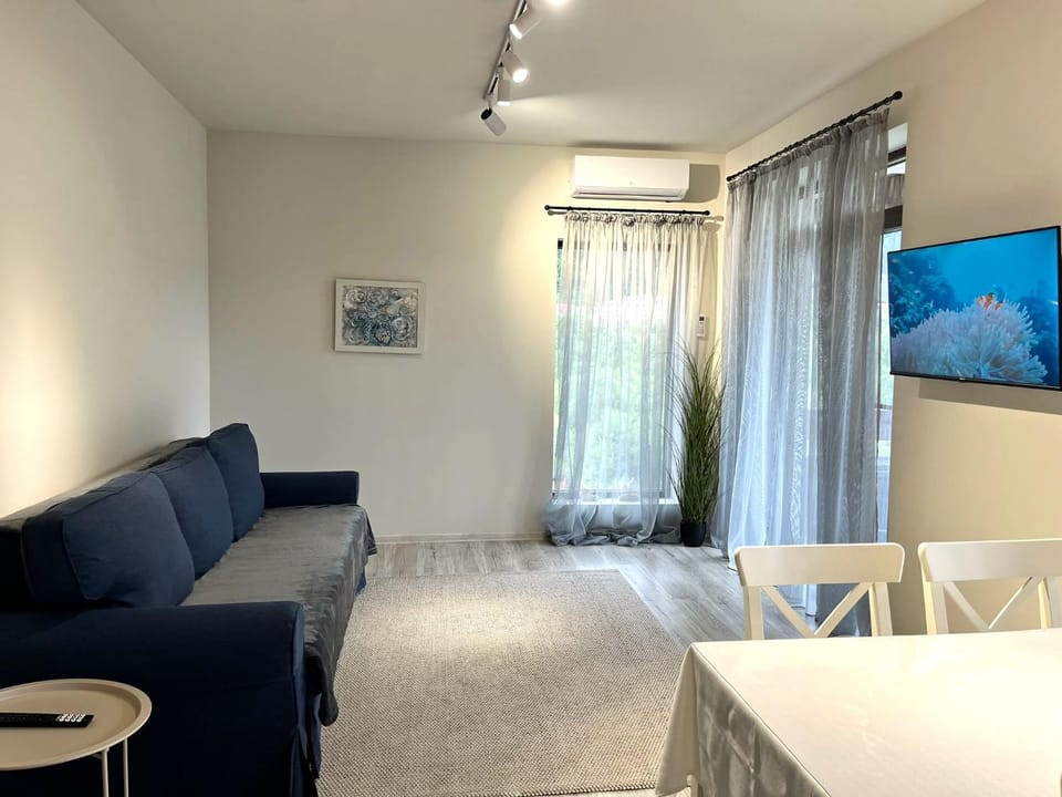TV and multimedia, Balcony/Terrace, Living room, Seating area, heating, air conditioner
