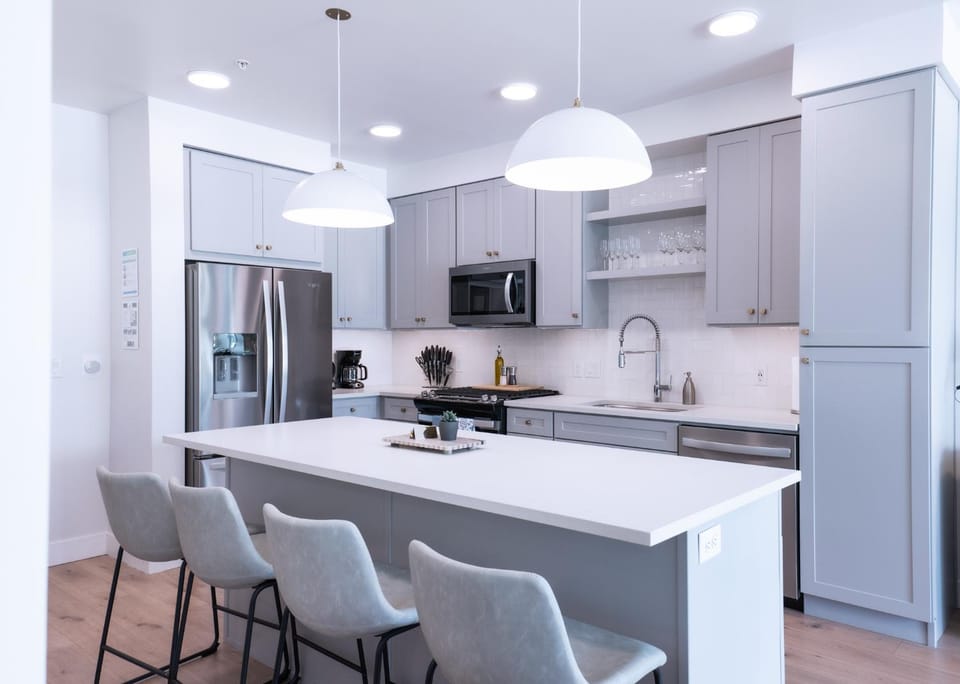 Kitchen or kitchenette, Dining area, dishwasher, oven, stove