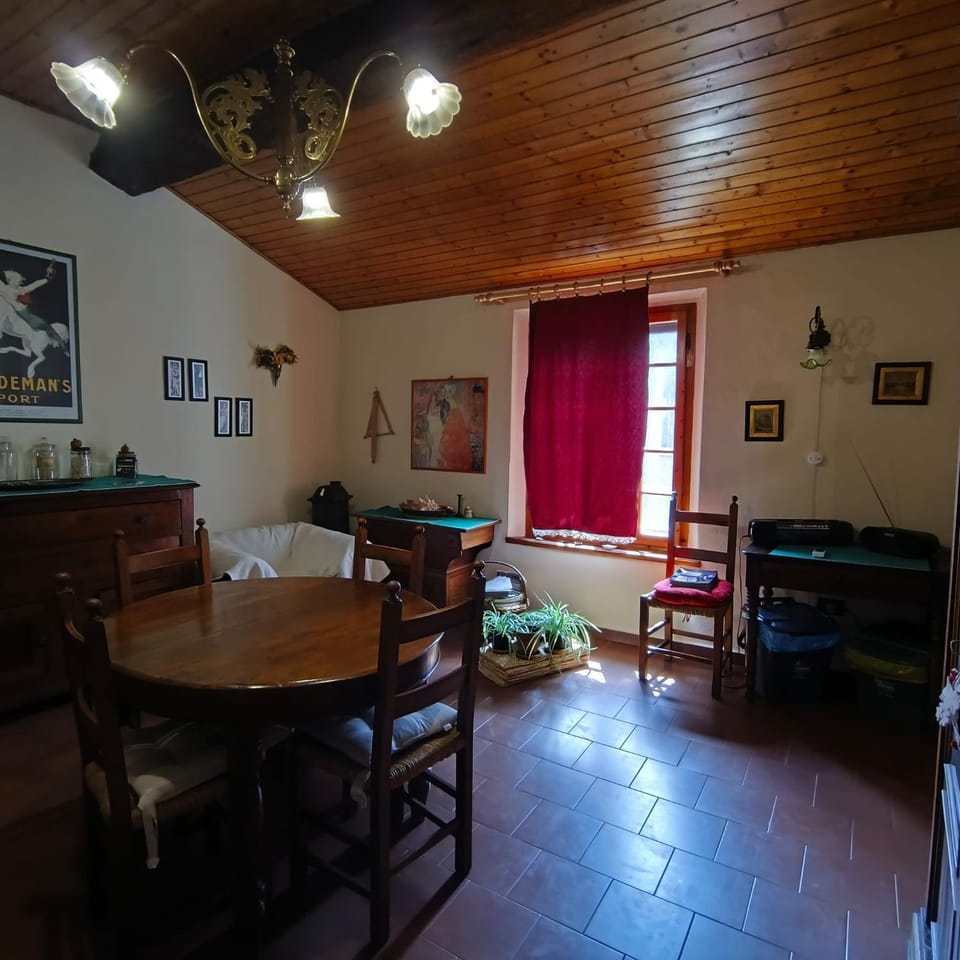 Seating area, kitchen