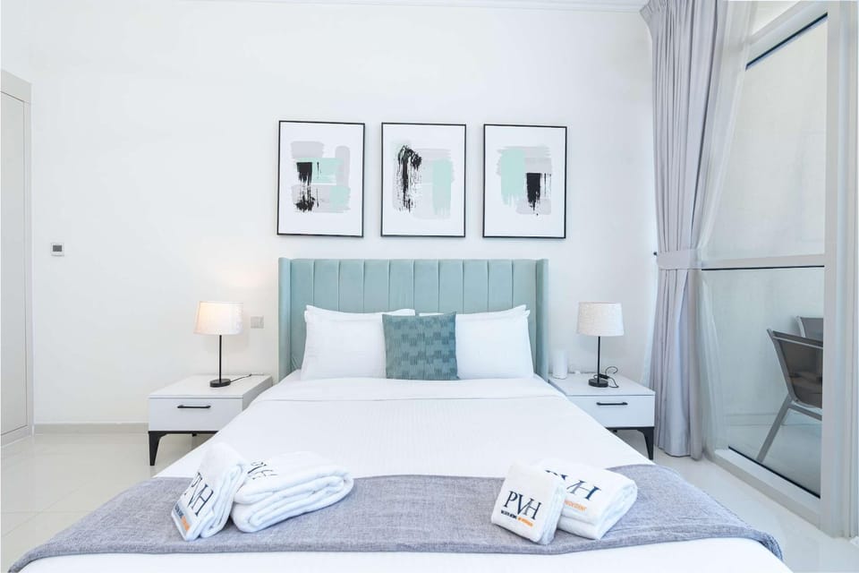 Bed, Bedroom, towels, wardrobe