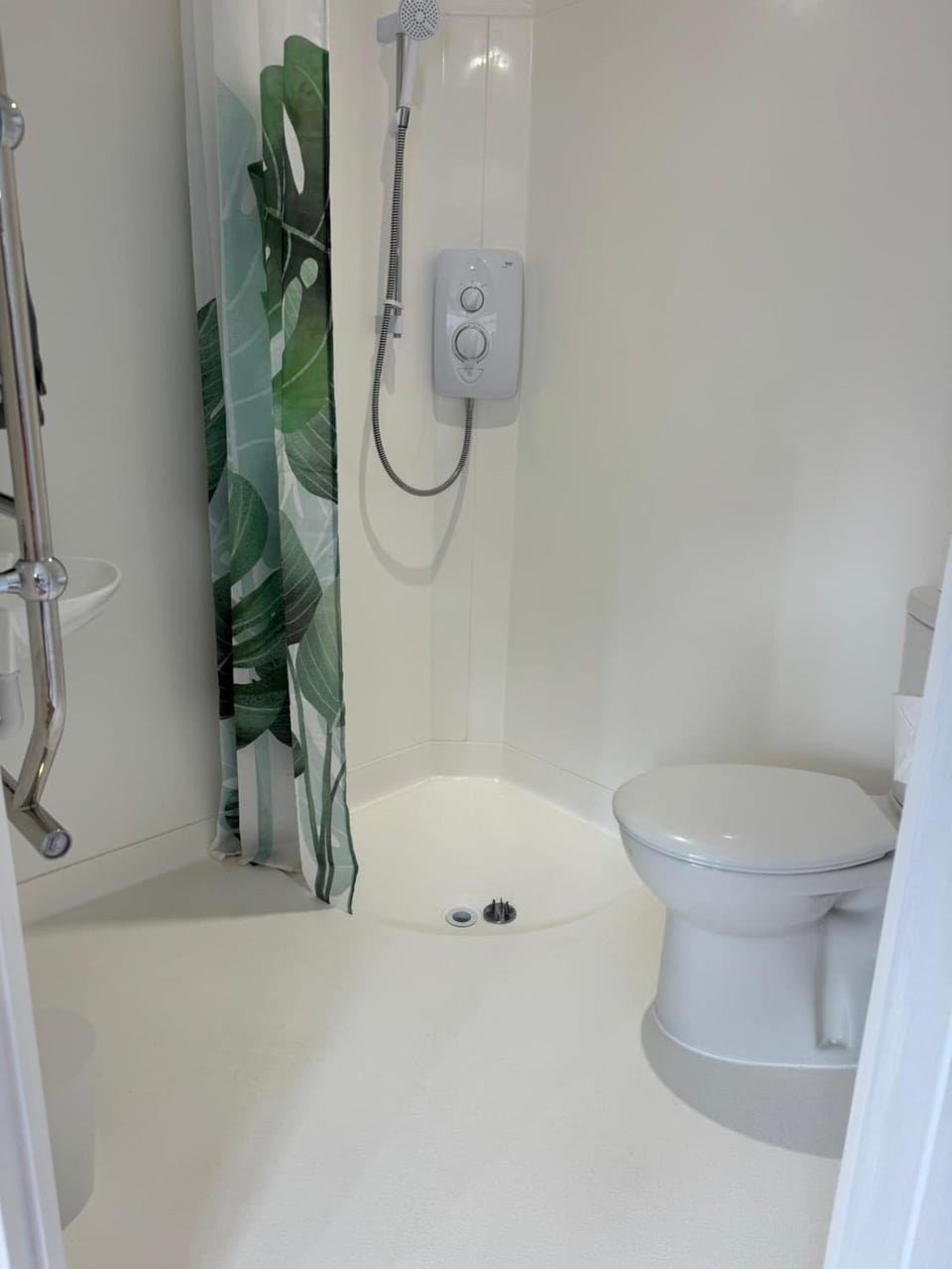 Modern Spacious Crawley Studio Apartment in Crawley