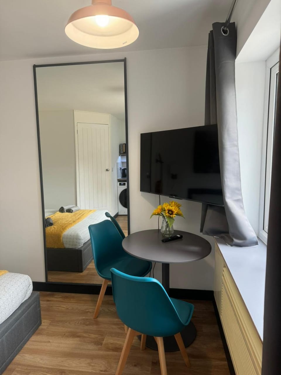 Modern Spacious Crawley Studio Apartment in Crawley