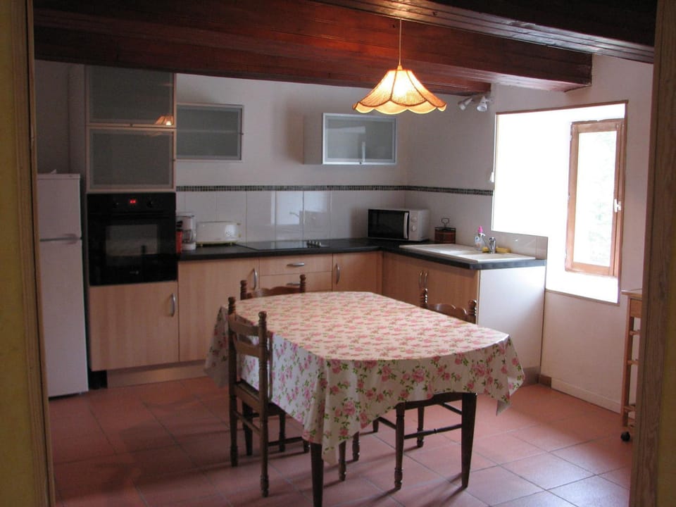 Kitchen or kitchenette, Dining area, Communal kitchen
