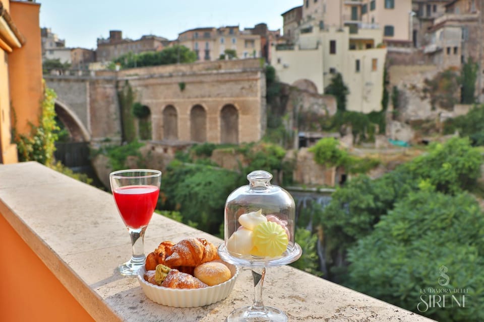 View (from property/room), Balcony/Terrace, City view, Landmark view