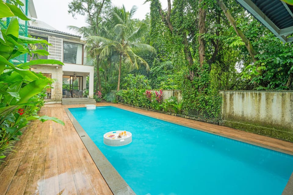 Pool view, Swimming pool