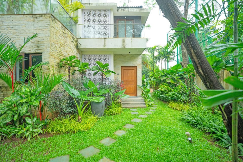 Property building, Facade/entrance, Garden view