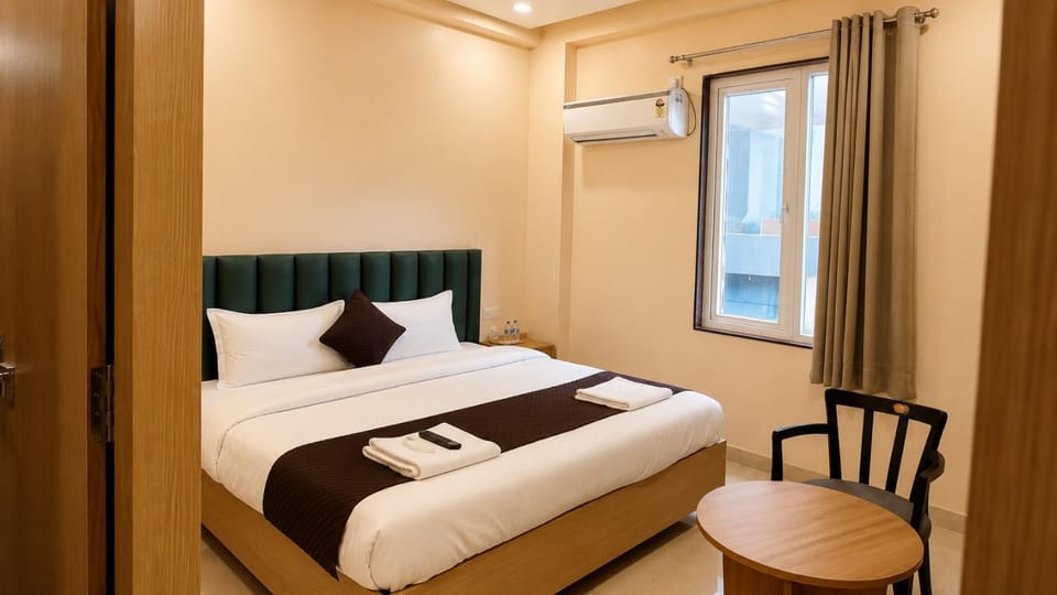 Bed, Seating area, Bedroom, wardrobe, air conditioner, air conditioner