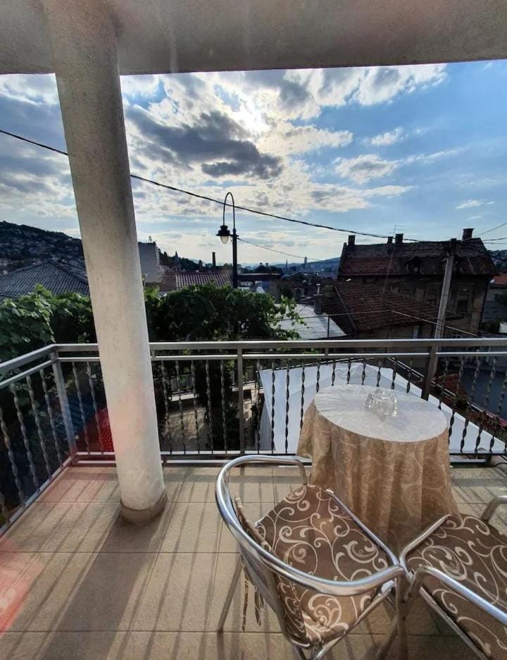 Natural landscape, Balcony/Terrace, Seating area, City view