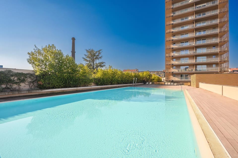 Swimming pool, Swimming pool