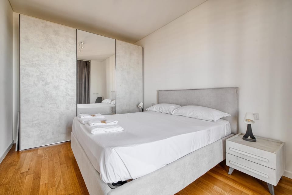 Bed, Bedroom, towels, wardrobe