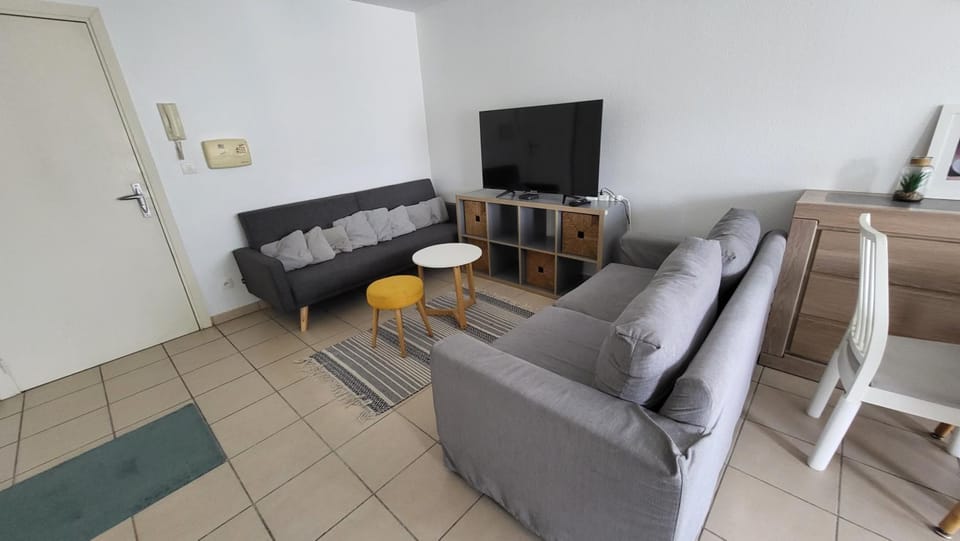 Communal lounge/ TV room, TV and multimedia, Living room