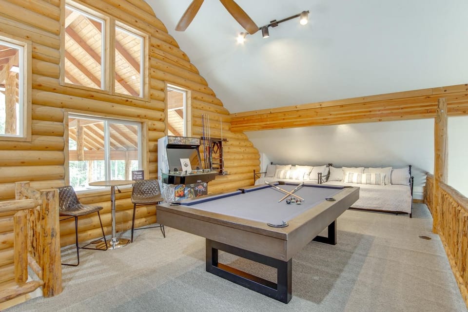 Hot Tub, Game Room! 3-Story Brian Head Home House in Brian Head