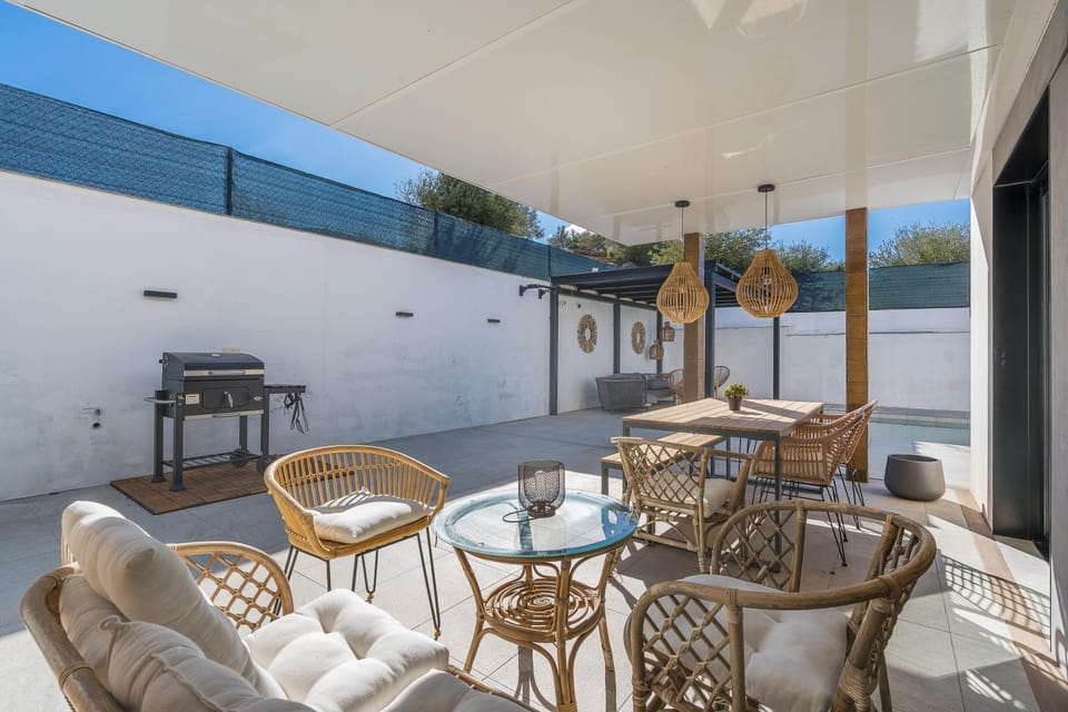 Property building, Balcony/Terrace, Living room
