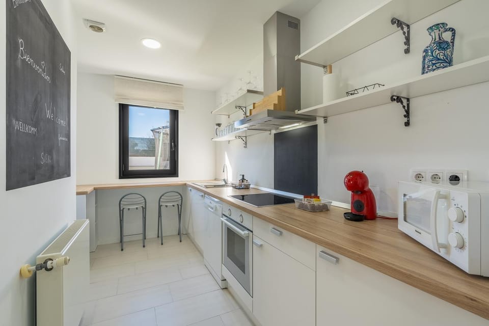 Kitchen or kitchenette, Living room